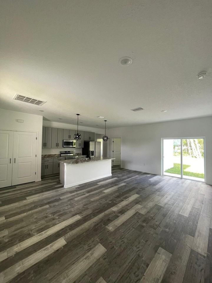 915 Alsace St #NA - Photo 3 of 8