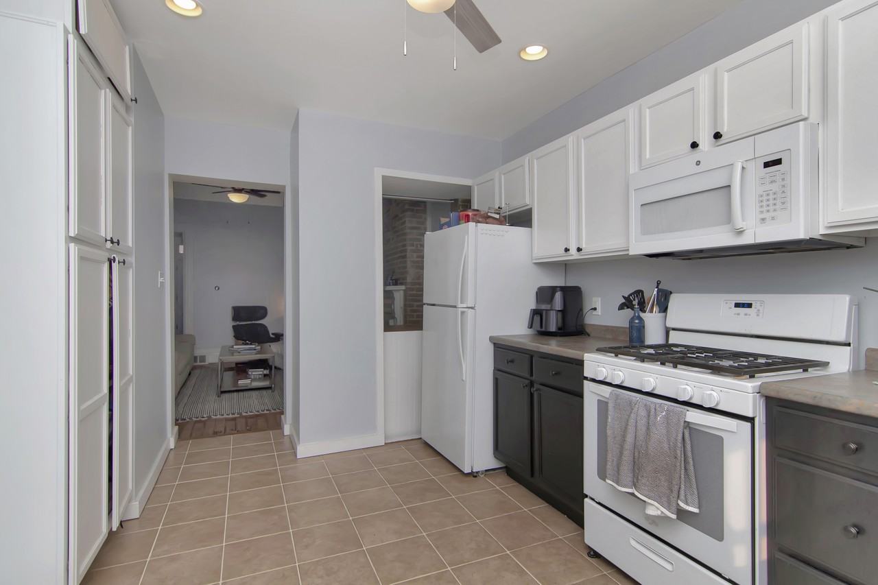 452 42nd St #NA - Photo 3 of 21