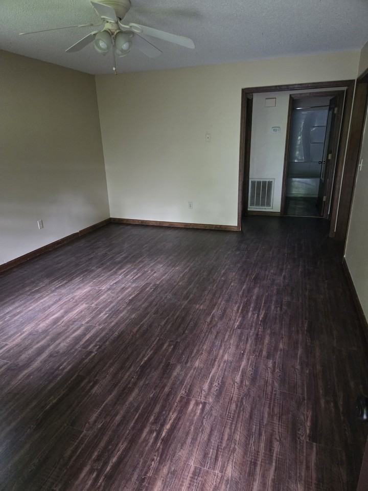 315 Old Lake Rd #B - Photo 3 of 5