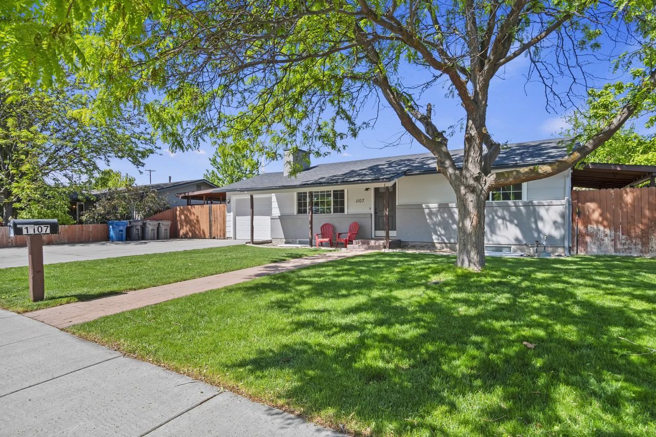 1107 S Beechwood Dr #NA - Photo 2 of 23