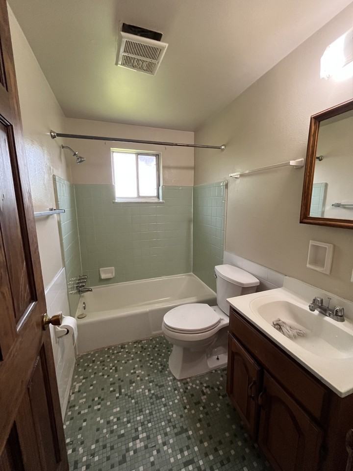 6330 Ambleside Dr #D - Photo 7 of 8