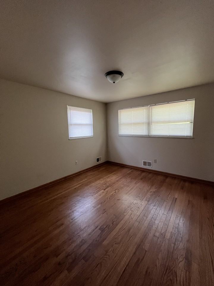 6330 Ambleside Dr #C - Photo 4 of 7