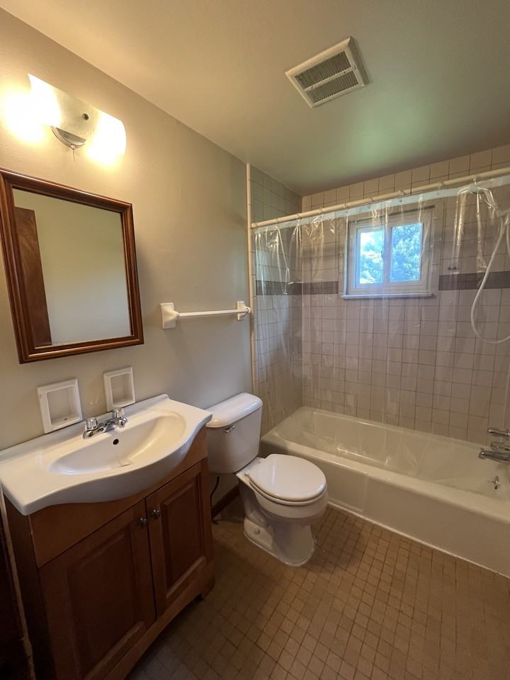 6330 Ambleside Dr #C - Photo 5 of 7