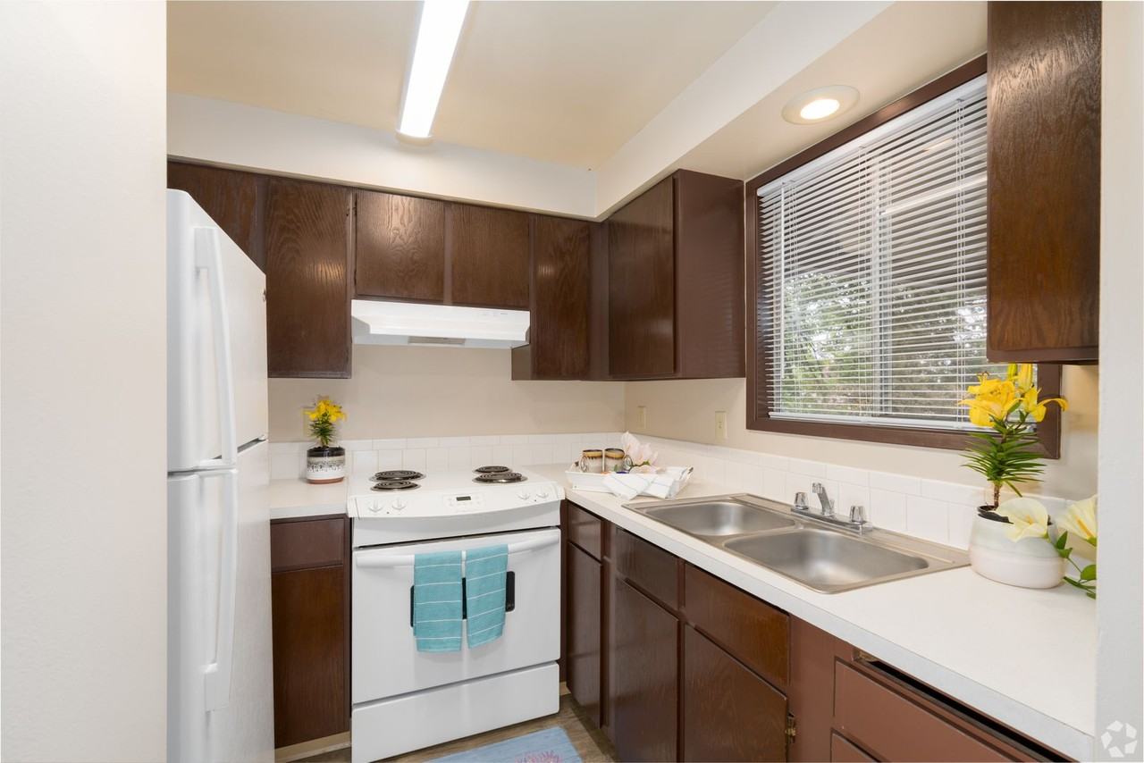 WillowWood Village Apts - Photo 2 of 24