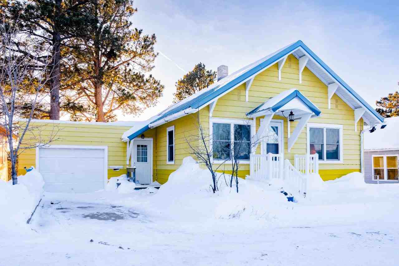 605 W Summit St - Photo 2 of 15