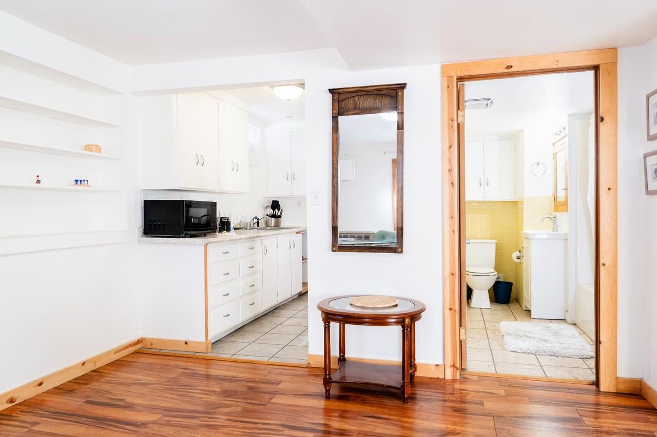 605 W Summit St - Photo 4 of 15