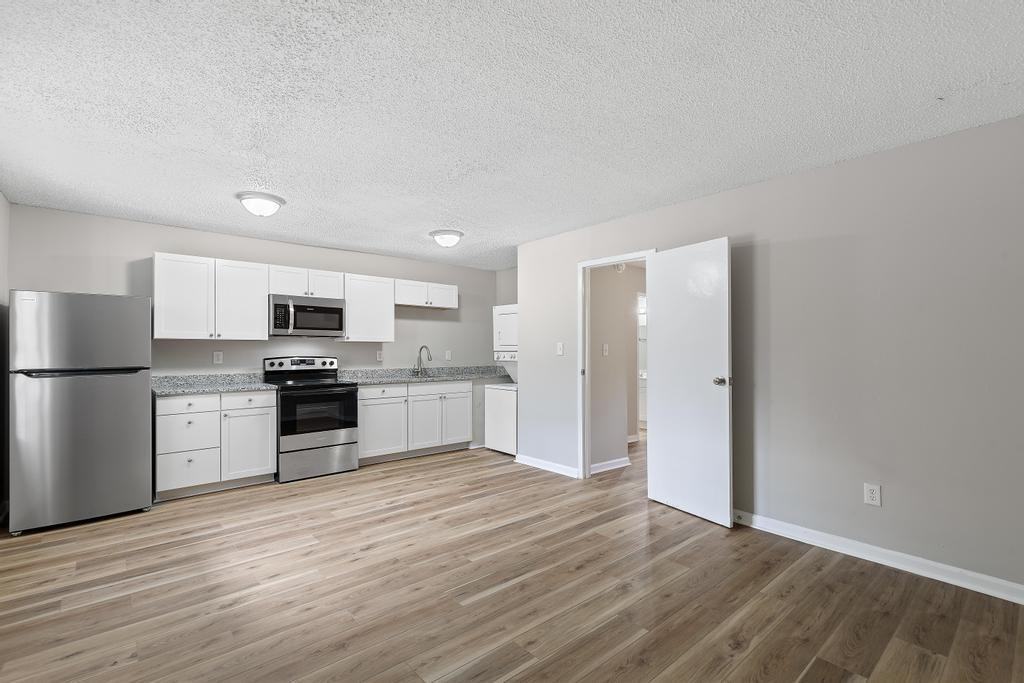 104 Cone St - Photo 4 of 10