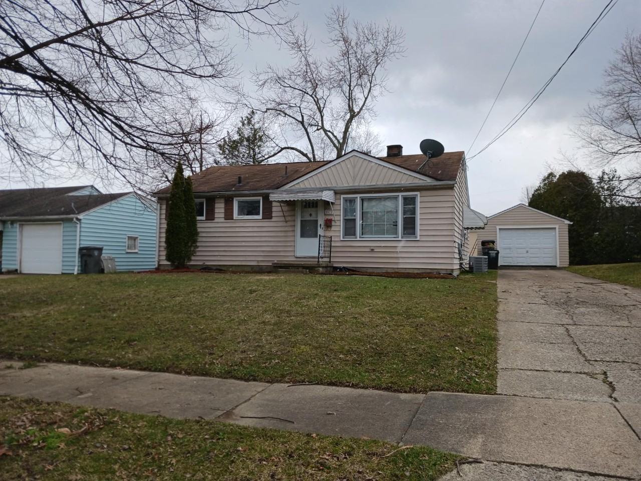 2471 Chaney Cir - Photo 2 of 20