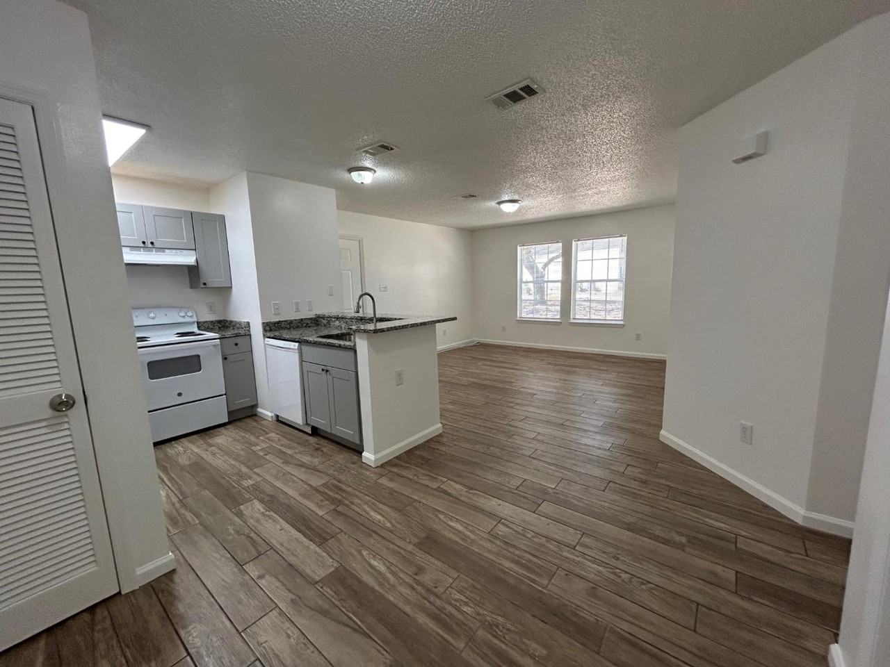 Redwood Apartments - Photo 2 of 11