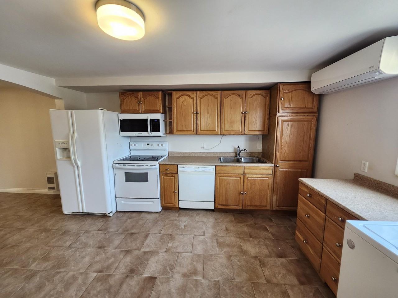 257 Carmarthen St #2 - Photo 4 of 24