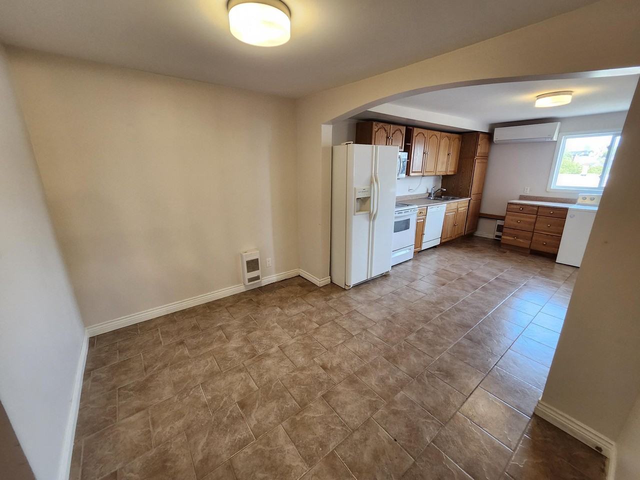 257 Carmarthen St #2 - Photo 5 of 24