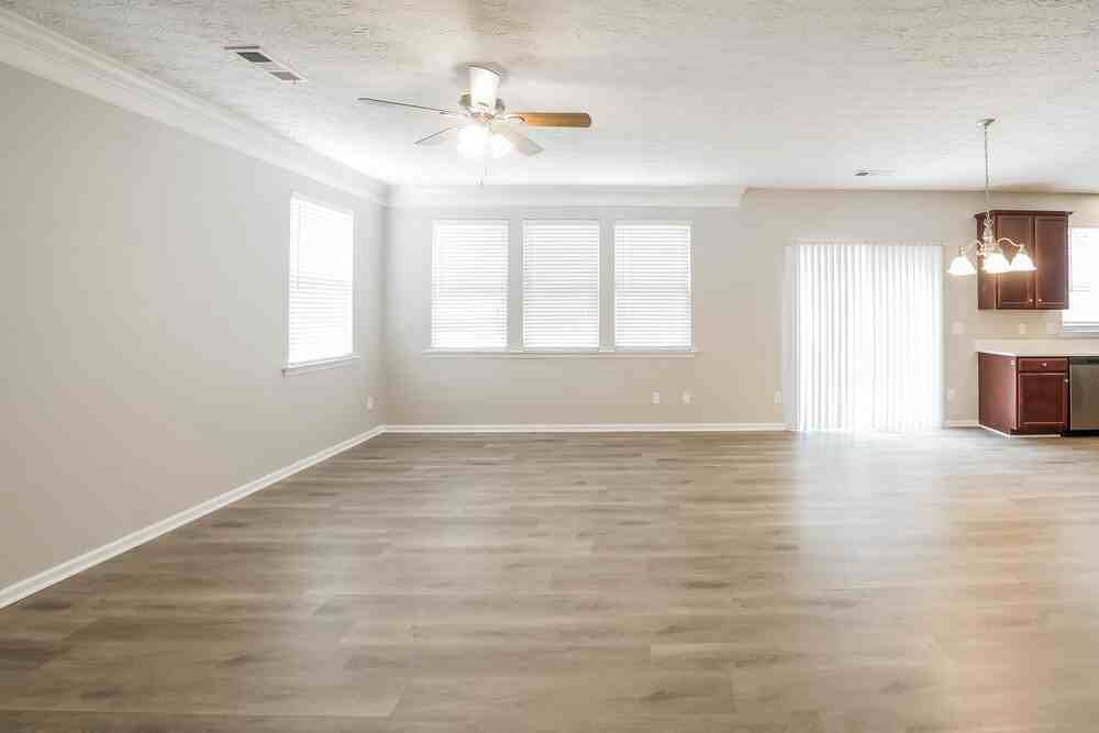 2240 Valley Creek Dr - Photo 5 of 17