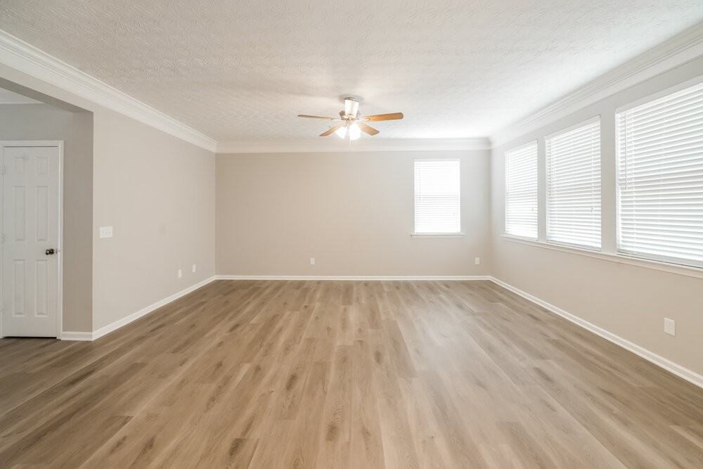 2240 Valley Creek Dr - Photo 6 of 17