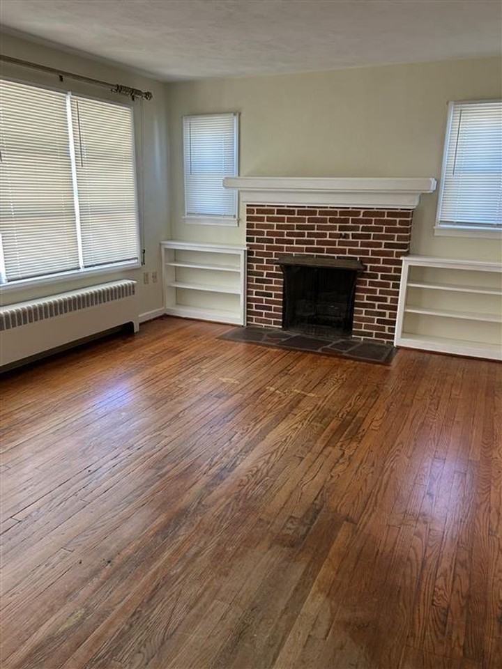 341 Woodland View Dr - Photo 2 of 11