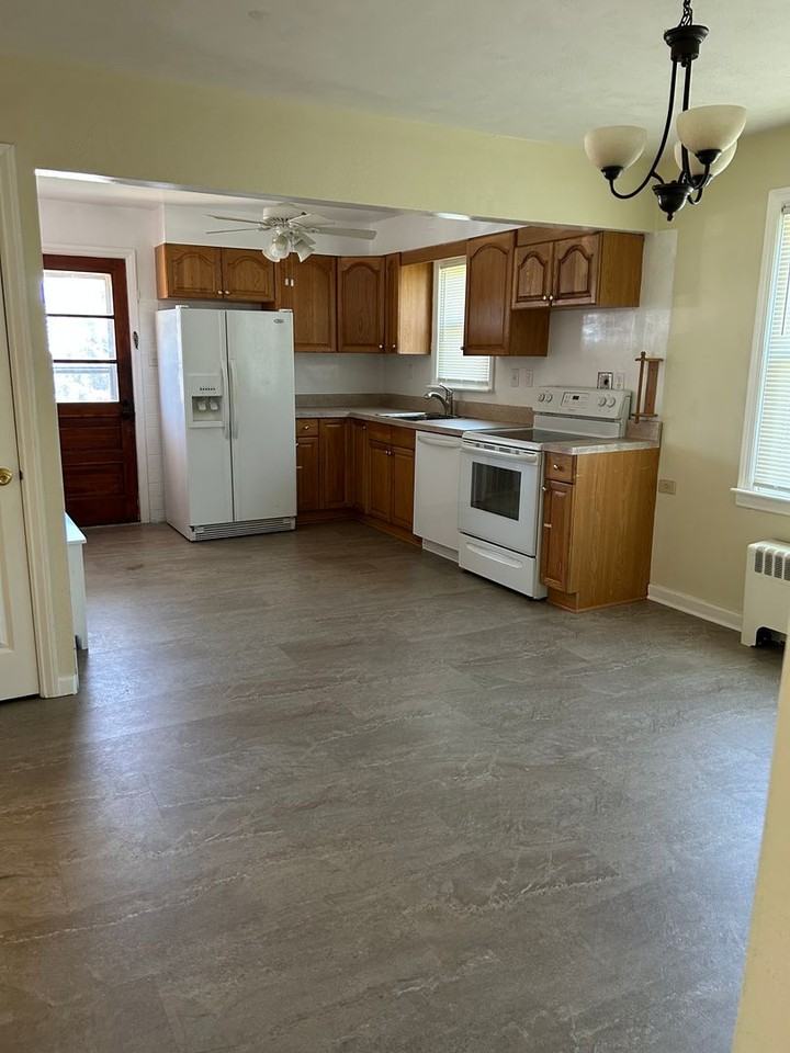 341 Woodland View Dr - Photo 3 of 11