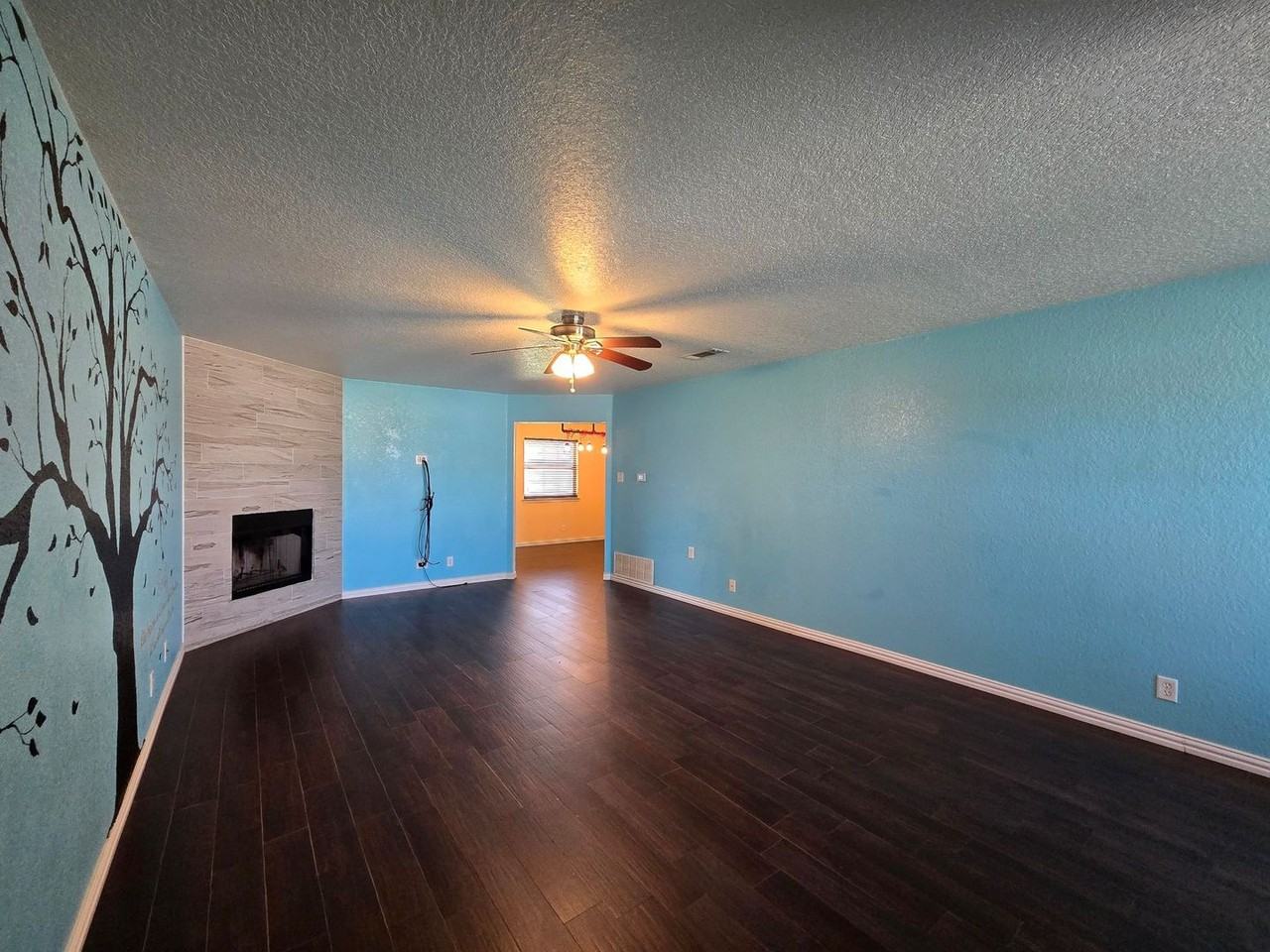 3802 Captain Dr - Photo 5 of 25