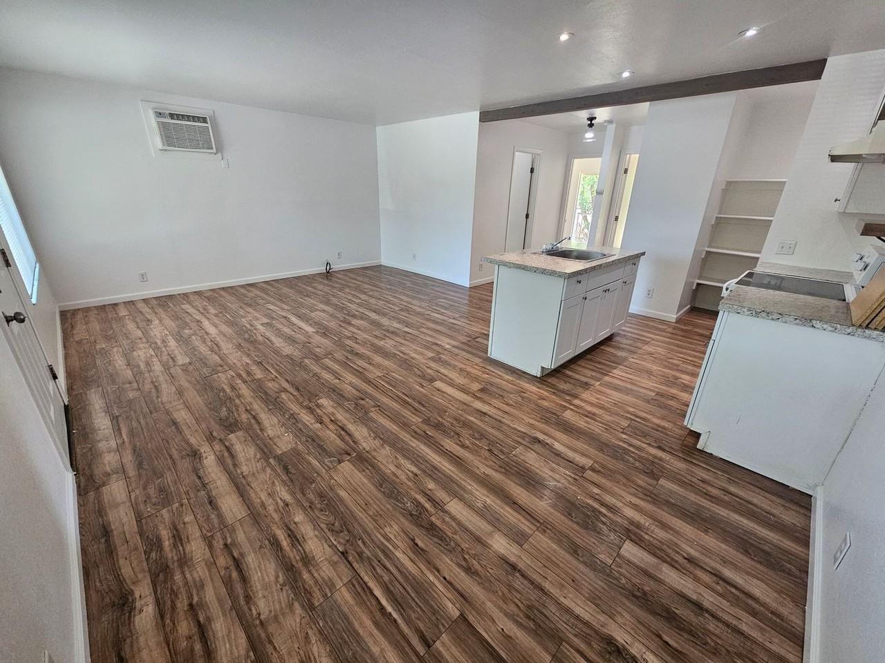 211 Mclane Cir - Photo 2 of 14