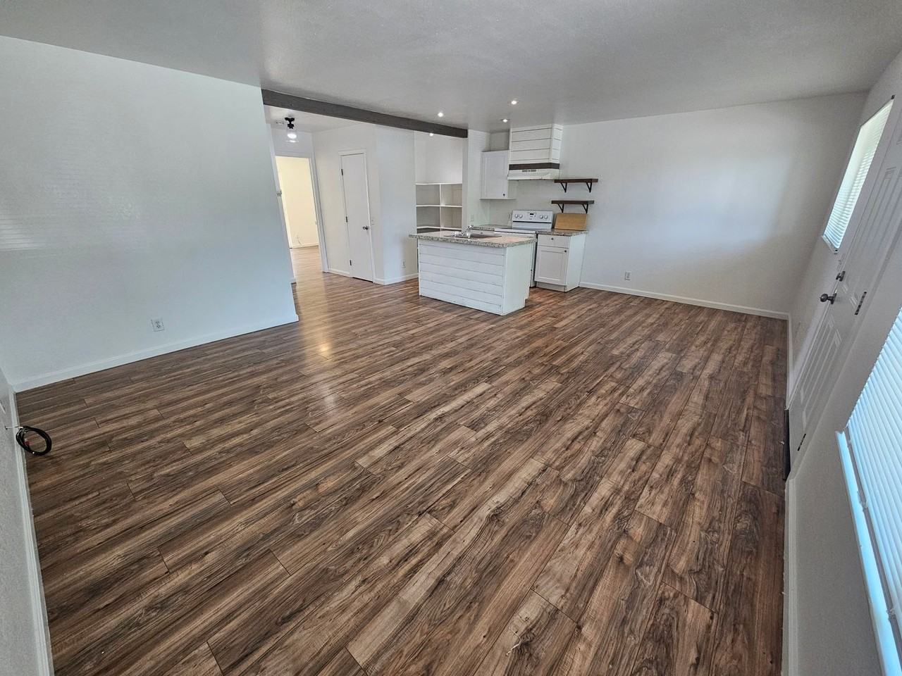 211 Mclane Cir - Photo 3 of 14