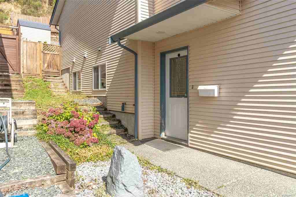 4808 Fairbrook Cres #1 - Photo 2 of 10