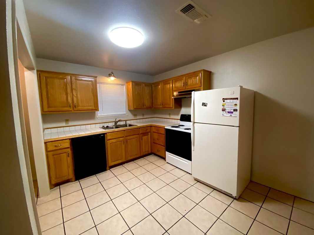 9650 Front St ##D - Photo 3 of 10