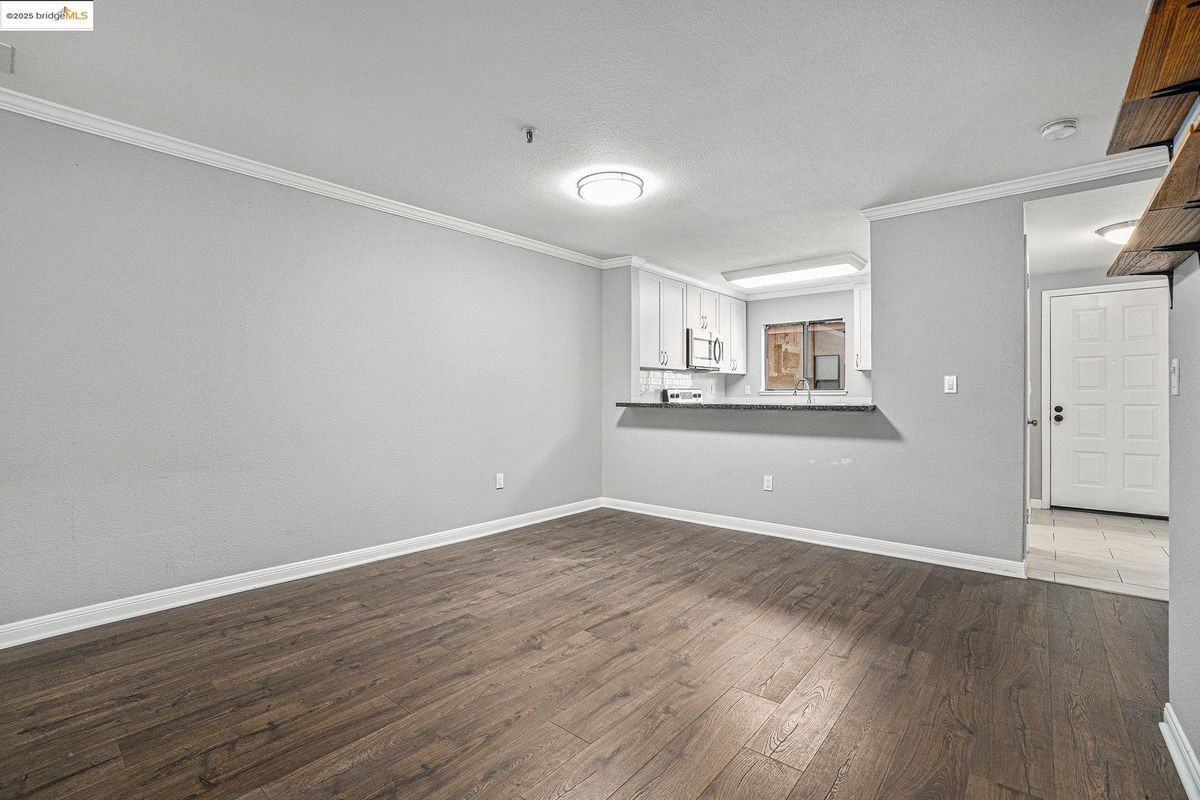 1122 S Villa Way - Photo 2 of 10