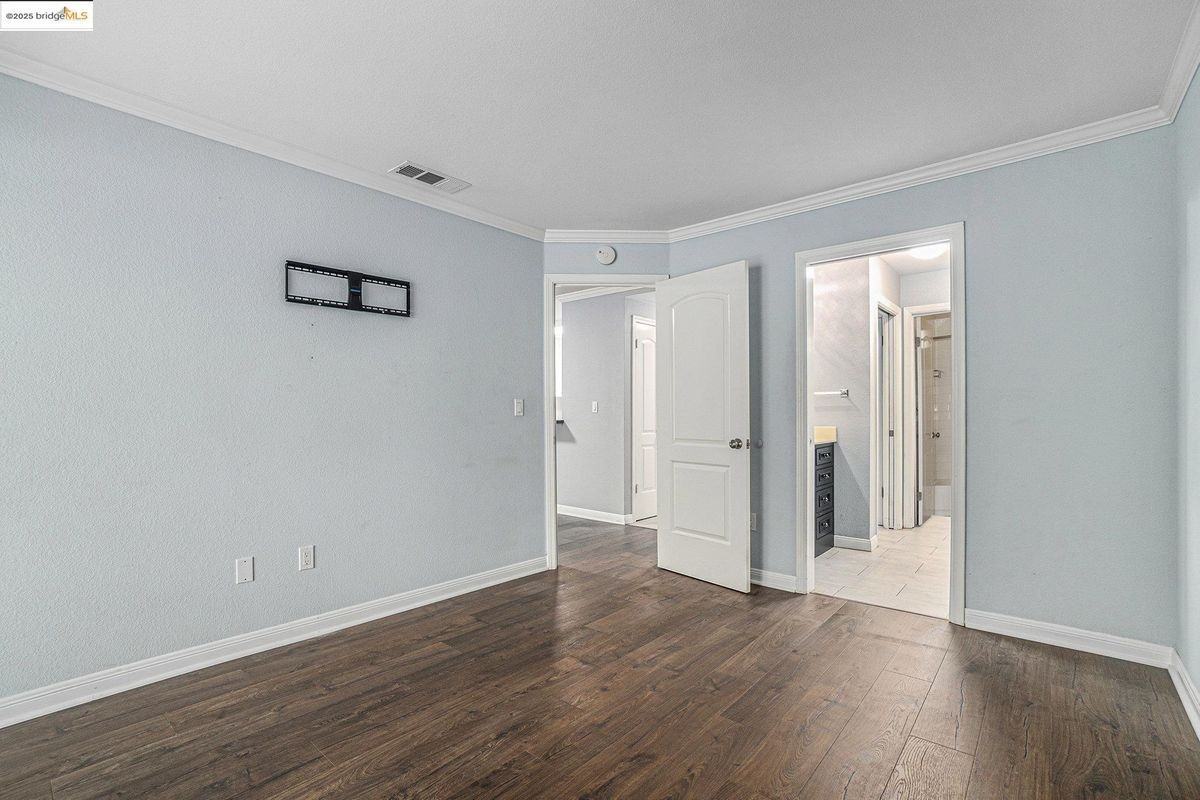 1122 S Villa Way - Photo 3 of 10