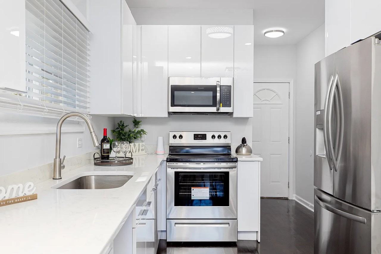 2085 Browns Mill Rd Se - Photo 5 of 50