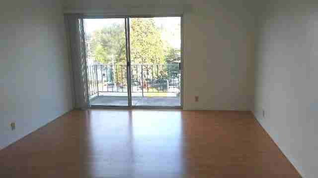 C1737 - Photo 3 of 26