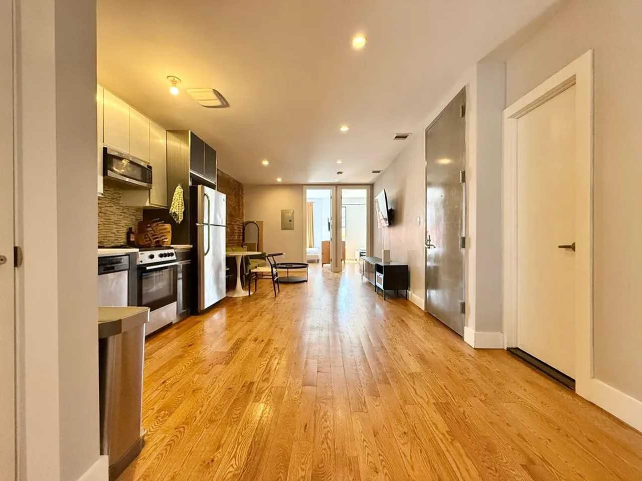 Broadway & Vernon Ave #756 - Photo 3 of 6