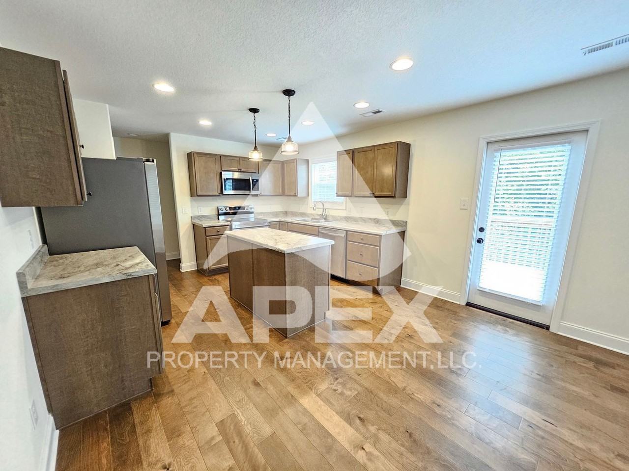 8029 Poplar Grove Ln - Photo 5 of 31