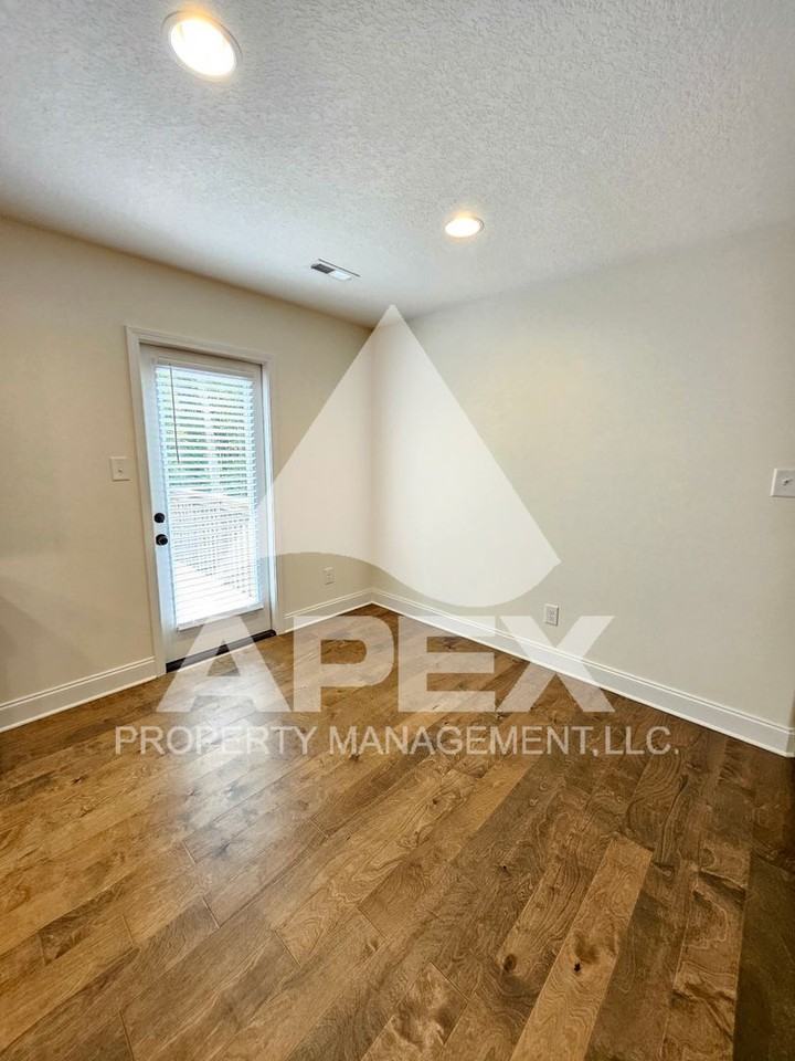 8029 Poplar Grove Ln - Photo 7 of 31