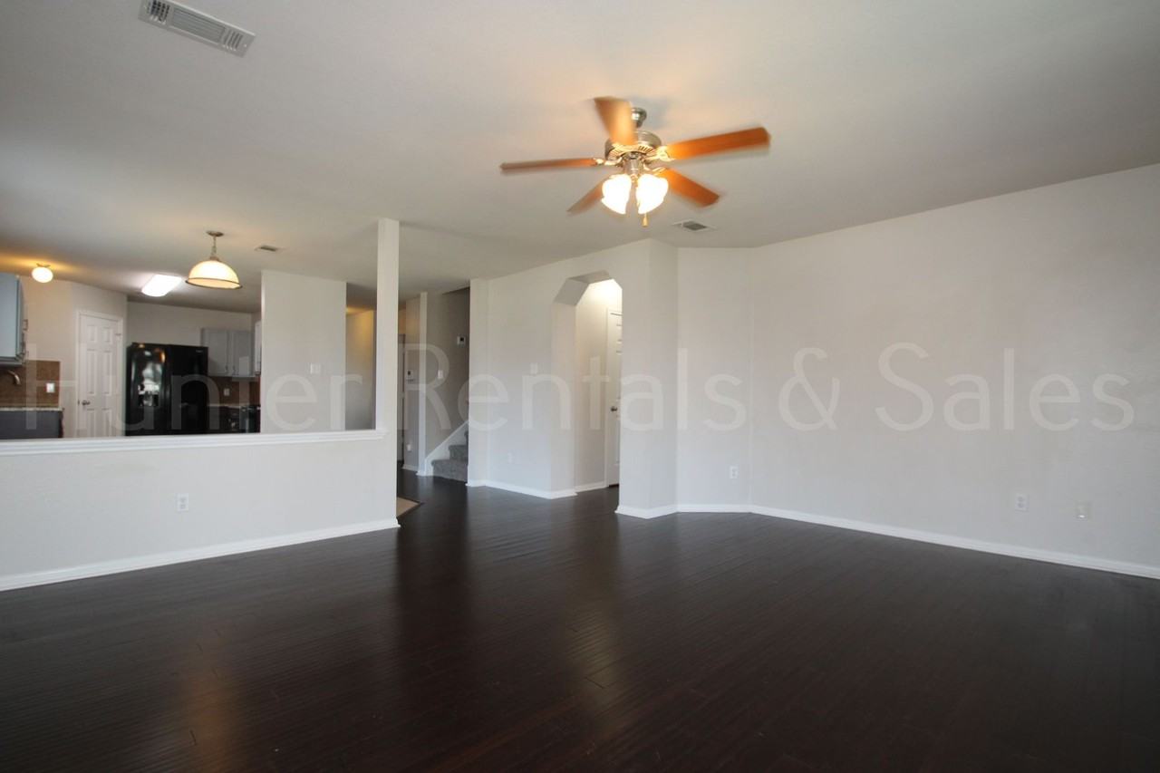 6712 Taree Loop - Photo 3 of 34
