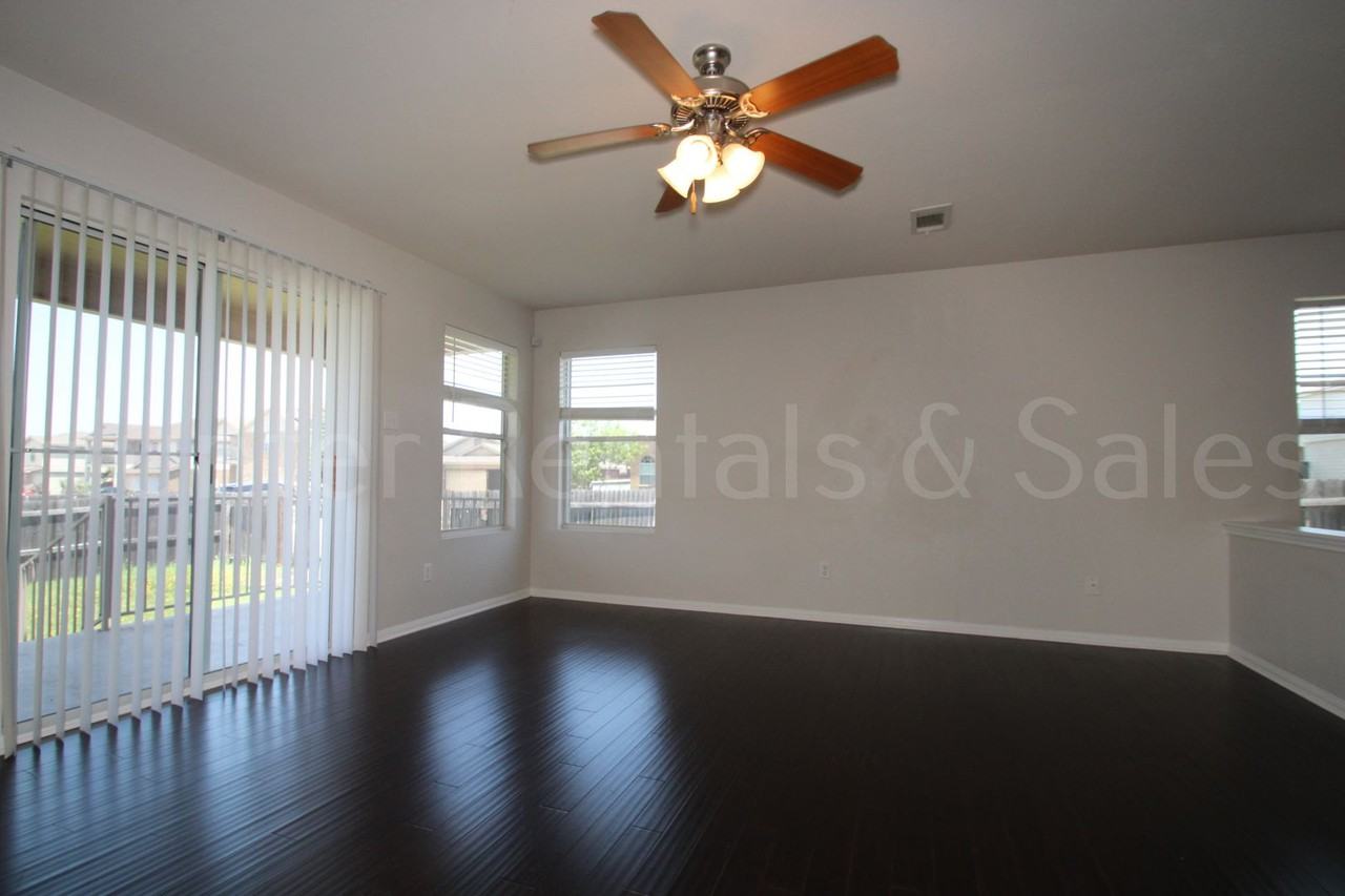 6712 Taree Loop - Photo 5 of 34