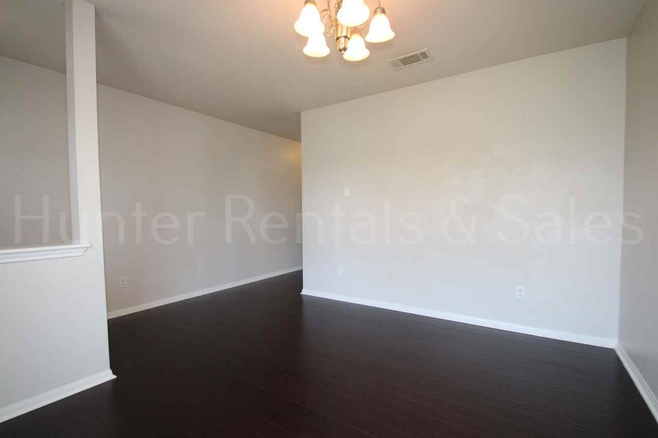 6712 Taree Loop - Photo 6 of 34