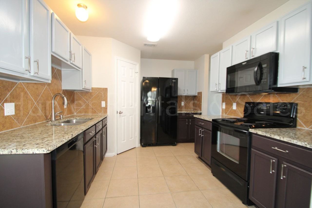 6712 Taree Loop - Photo 7 of 34