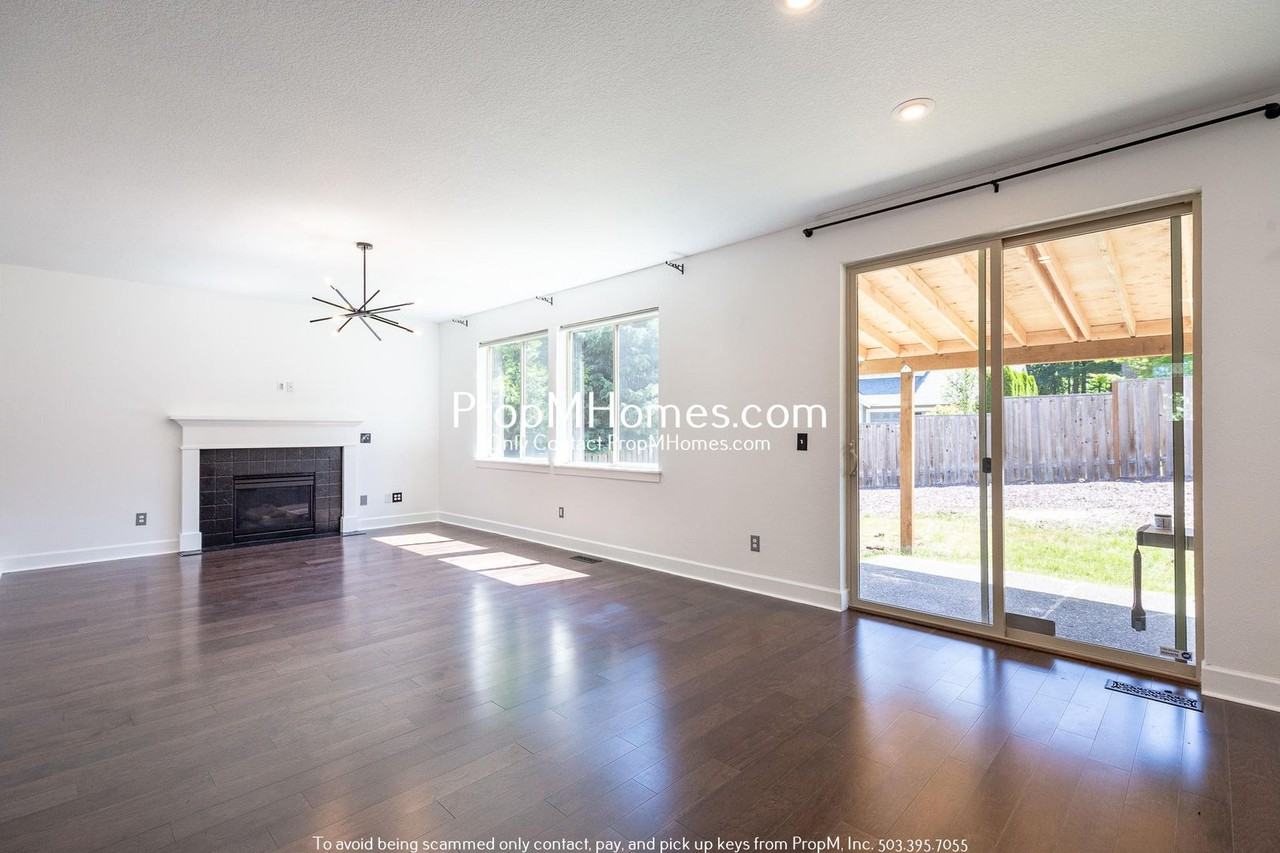 11774 Se Lincoln Heights St - Photo 2 of 27