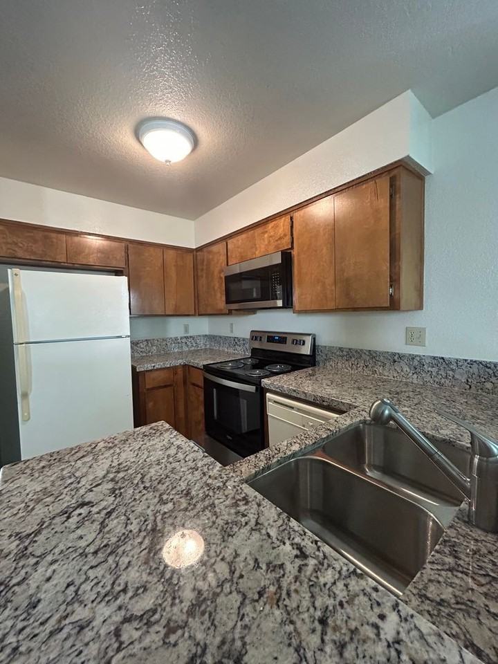 Monterey Village Apartments - Photo 4 of 27