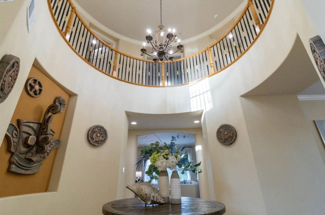 1705 Laguna Creek Ln - Photo 4 of 27