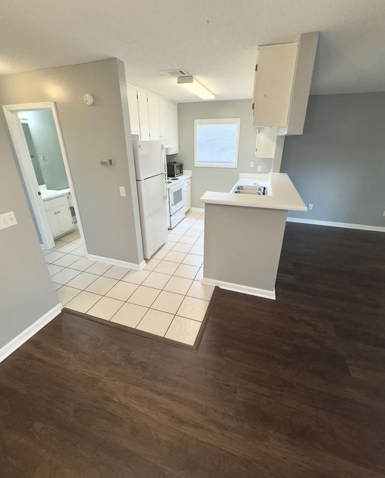 142 Commons Dr - Photo 5 of 24