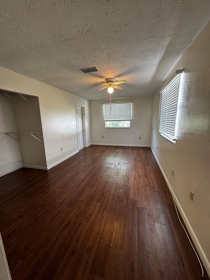 208 S Lakeshore Dr - Photo 4 of 10