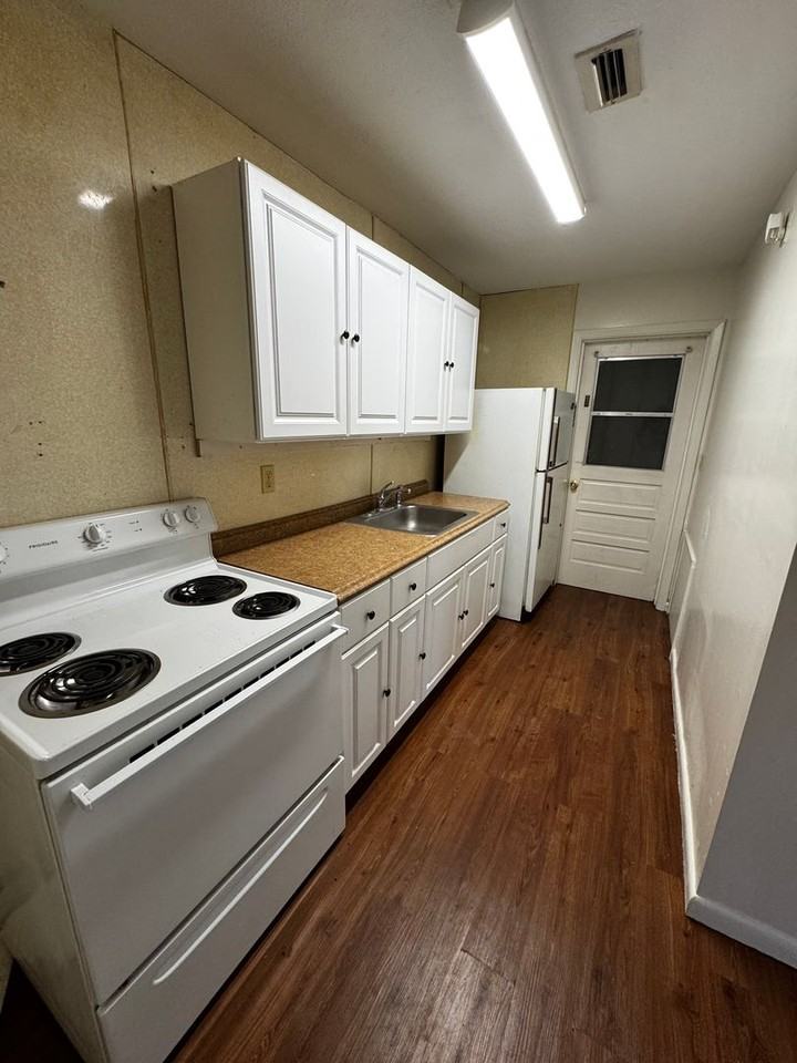 208 S Lakeshore Dr - Photo 5 of 10