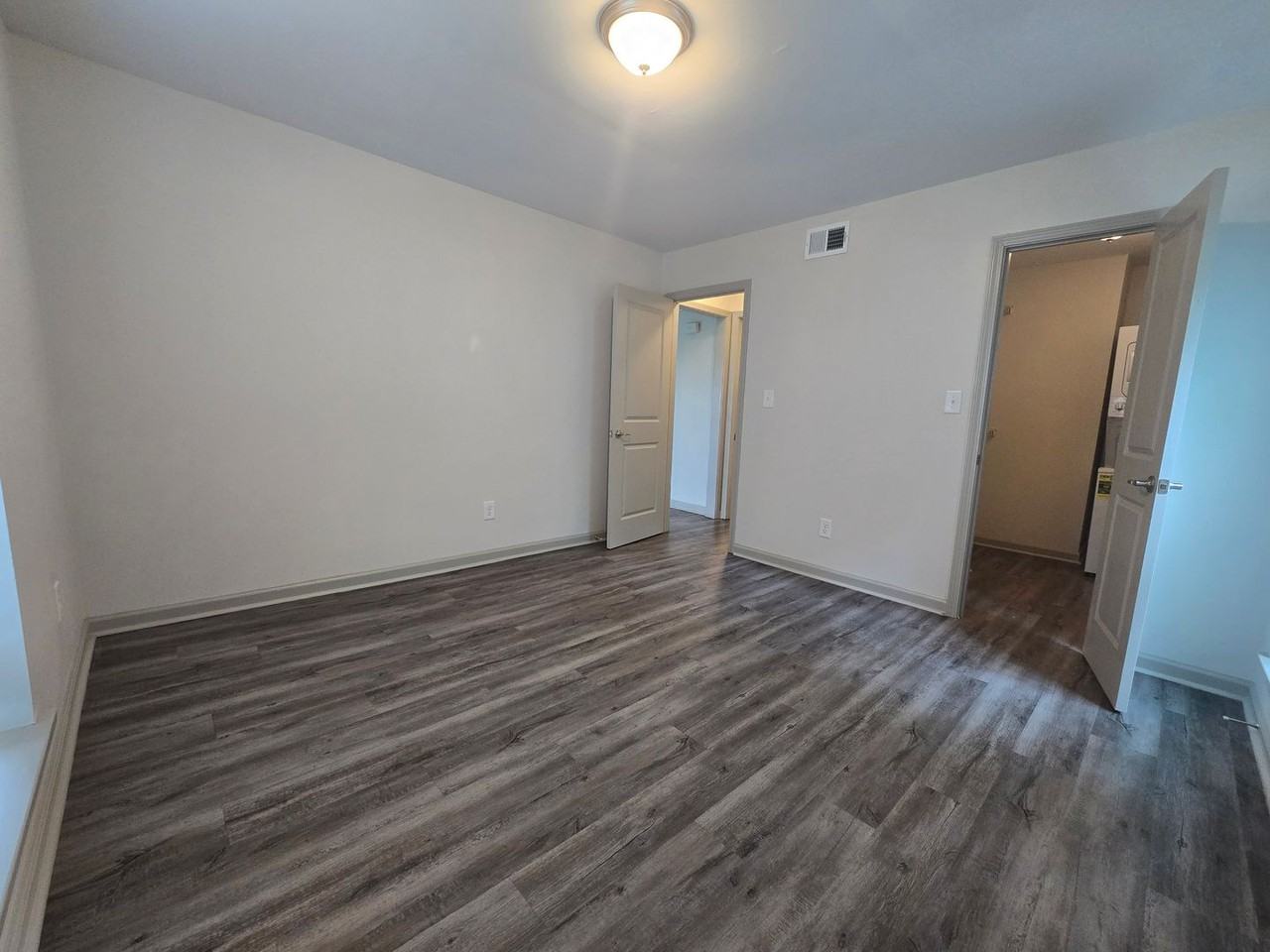 Chateau Montagne Apartments - Photo 5 of 13