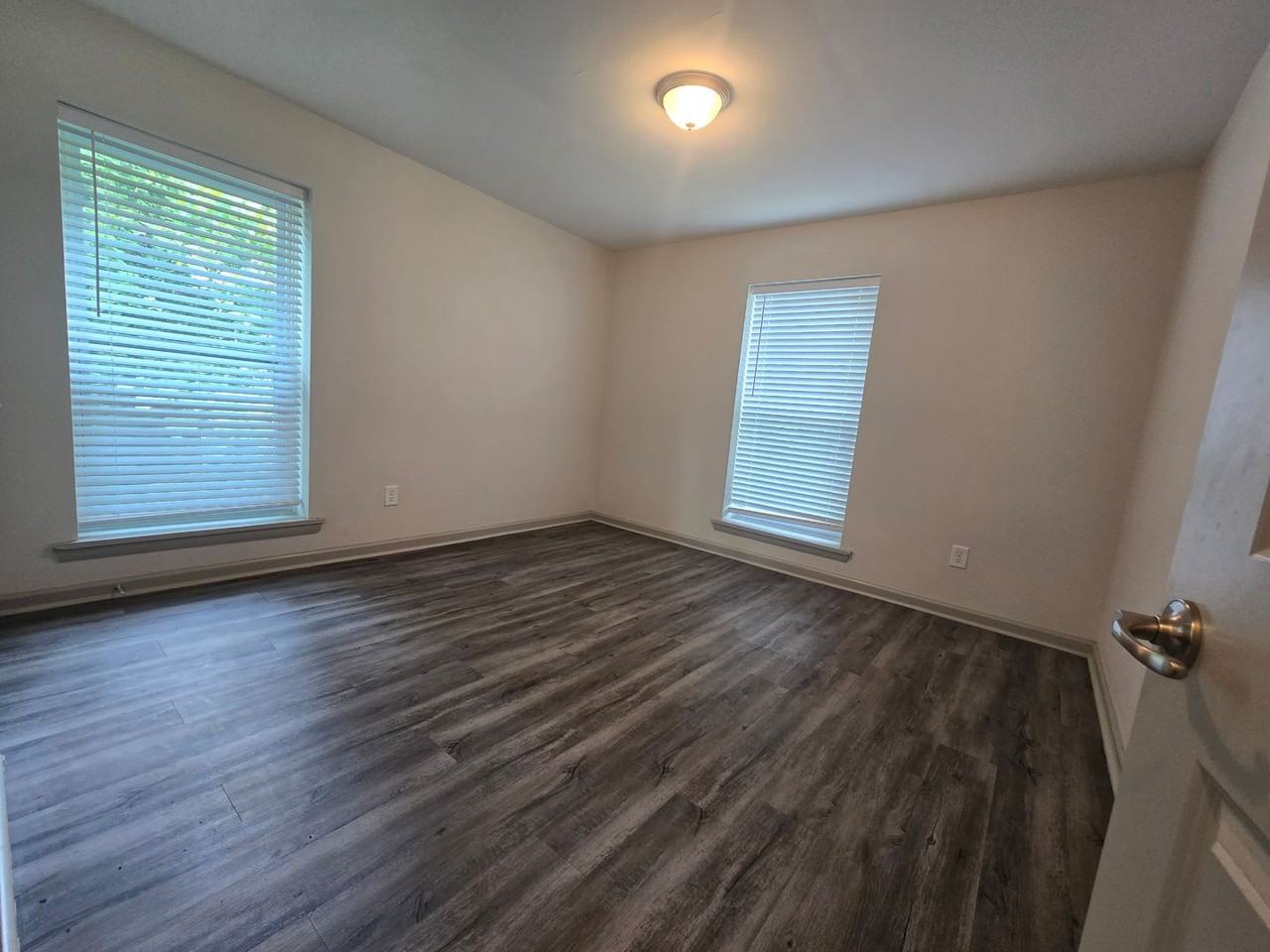 Chateau Montagne Apartments - Photo 6 of 13