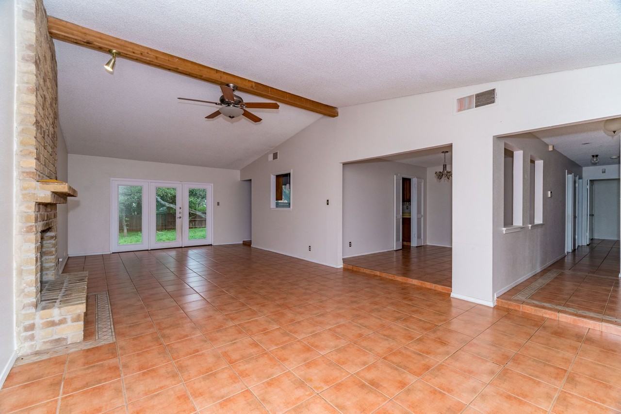 13619 Pebble Way - Photo 2 of 32