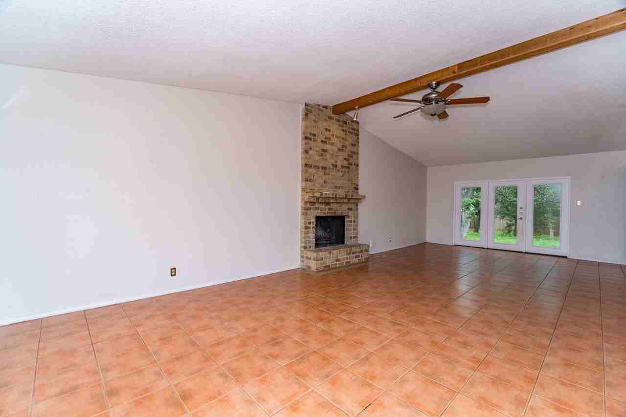 13619 Pebble Way - Photo 3 of 32