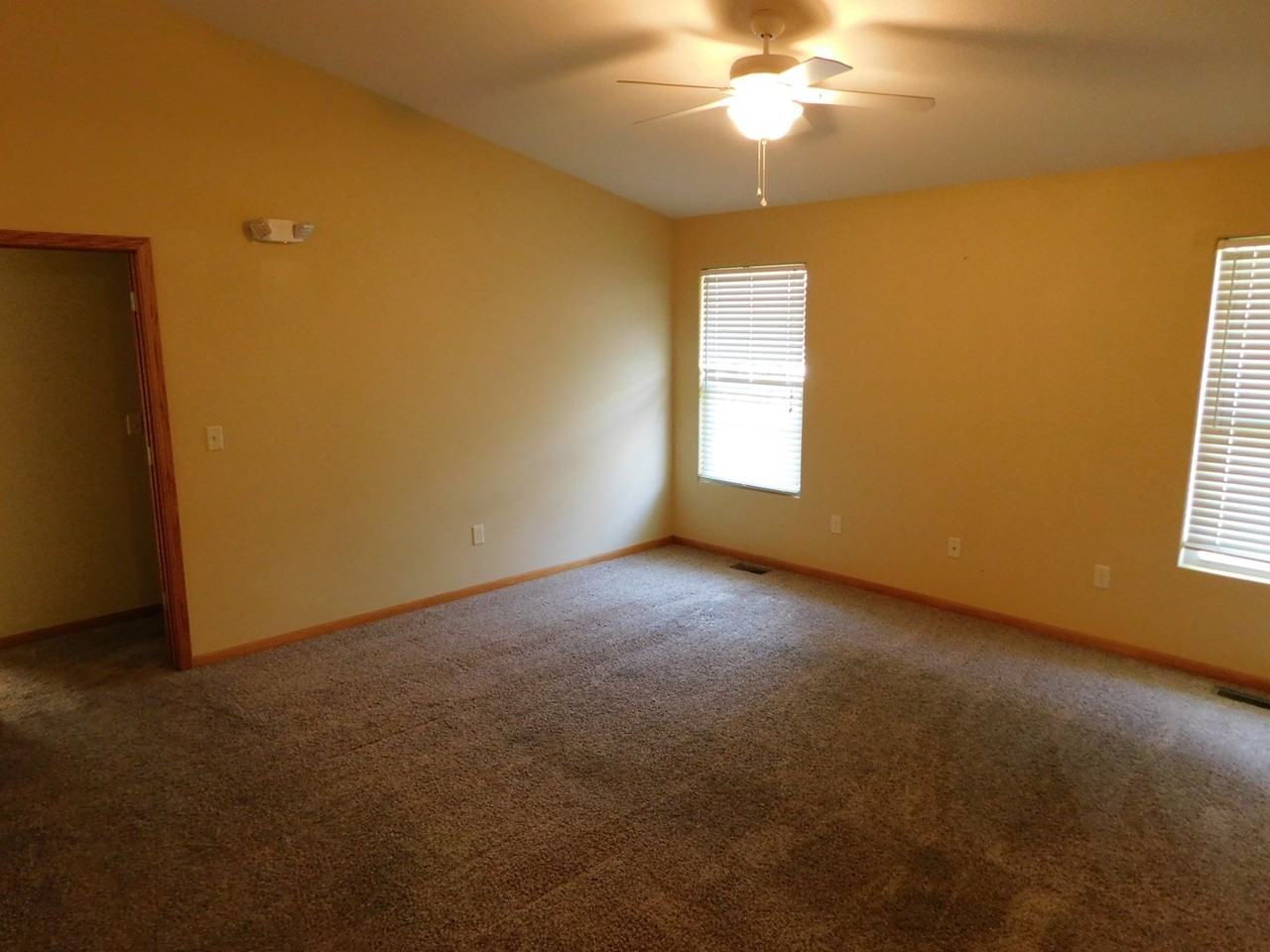 716 S Star St - Photo 2 of 12