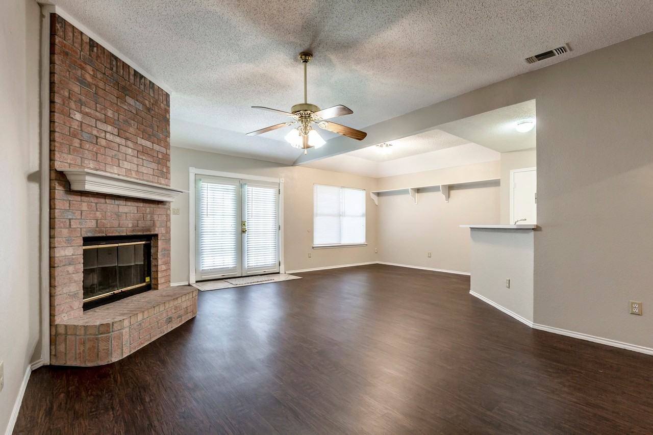 845 Applewood Dr - Photo 3 of 26