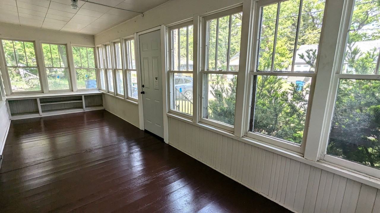 3133 5th St - Photo 2 of 9