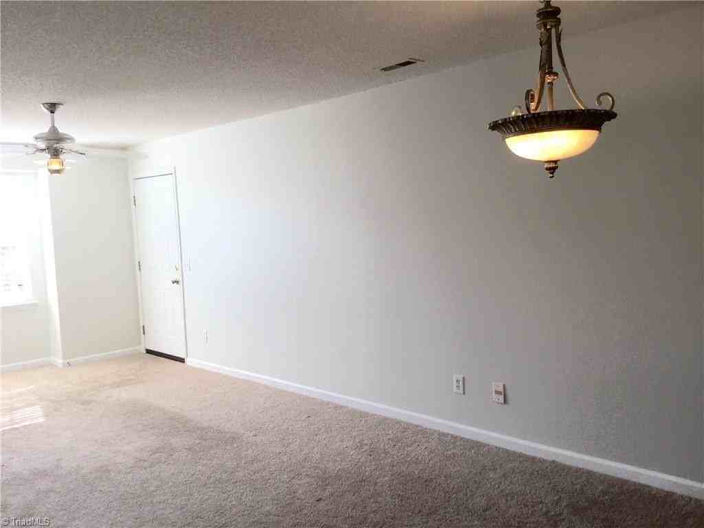 1012 Westbrook Ct - Photo 2 of 13