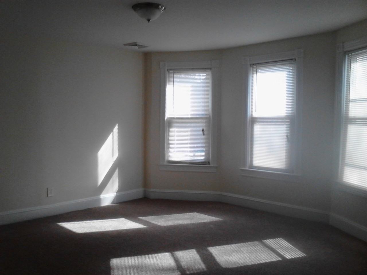 1901 Princeton Ave - Photo 3 of 7